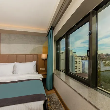 Csk The Halich Port 4*